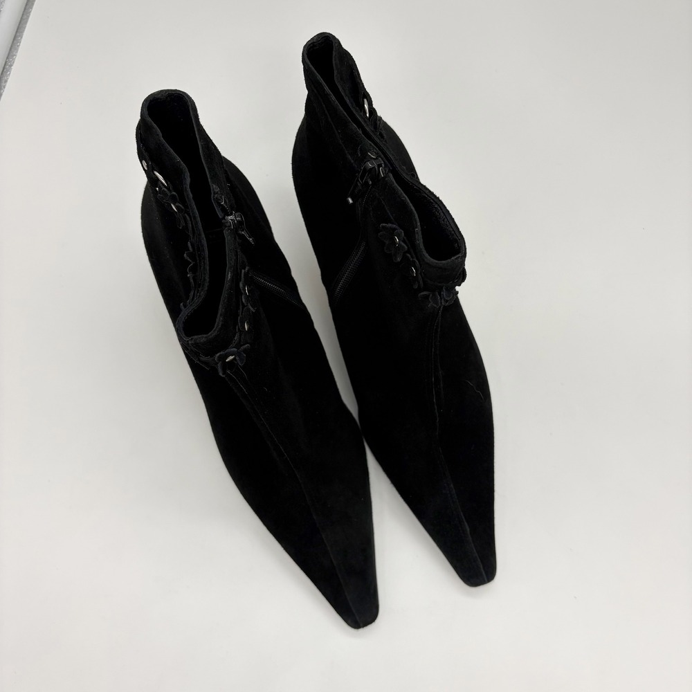 VTG COACH Black Suede Kitten Heel Ankle Boots Floral Accents 9.5 Point Toe Y2K - Picture 5 of 8